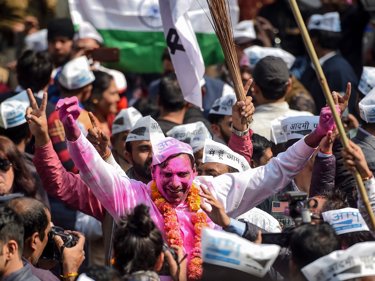 AAP Workers Celebrate Partys Victory in Delhi Assembly Elections 2020 Photo Gallery - Sakshi6