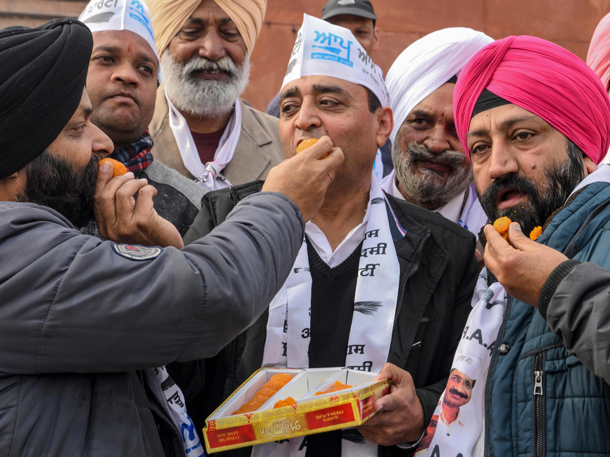 AAP Workers Celebrate Partys Victory in Delhi Assembly Elections 2020 Photo Gallery - Sakshi9