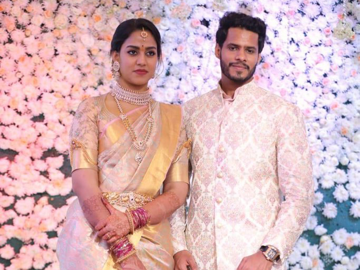 Nikhil Kumaraswamy and Revathi Engagement Ceremony Photo Gallery - Sakshi4