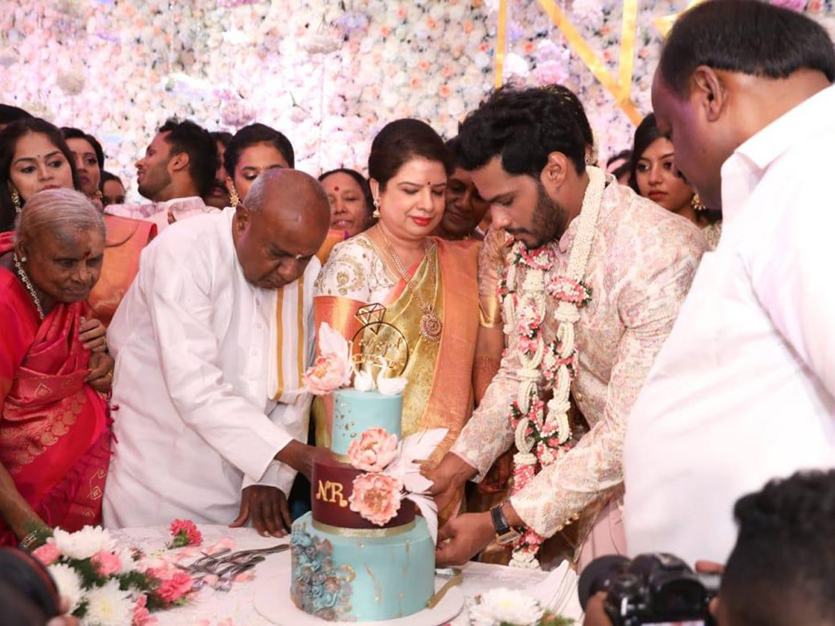 Nikhil Kumaraswamy and Revathi Engagement Ceremony Photo Gallery - Sakshi5