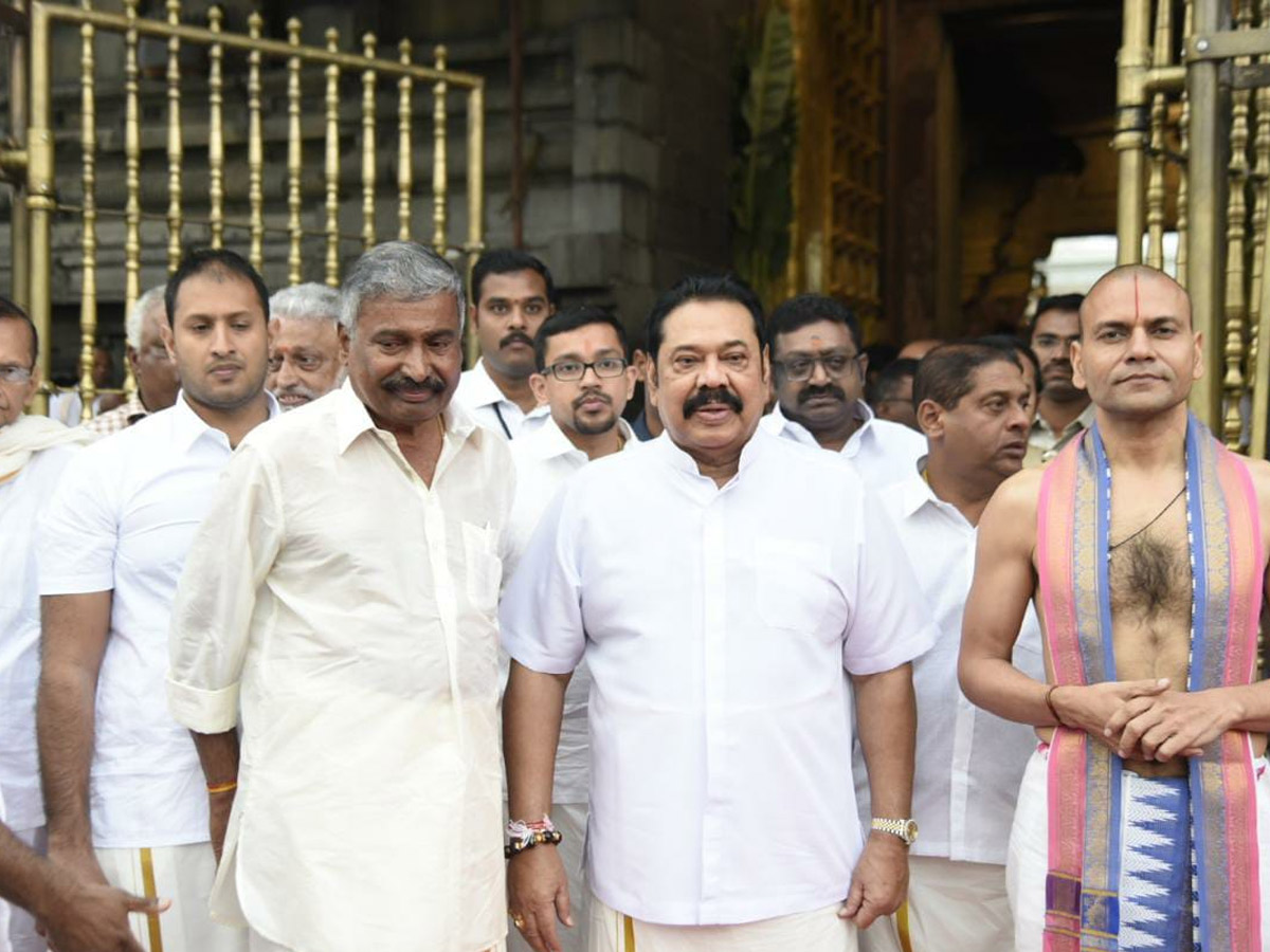 Sri Lankan PM Mahinda Rajapaksa Offers Prayers at Lord Balaji Temple in Tirupati Photo Gallery - Sakshi7