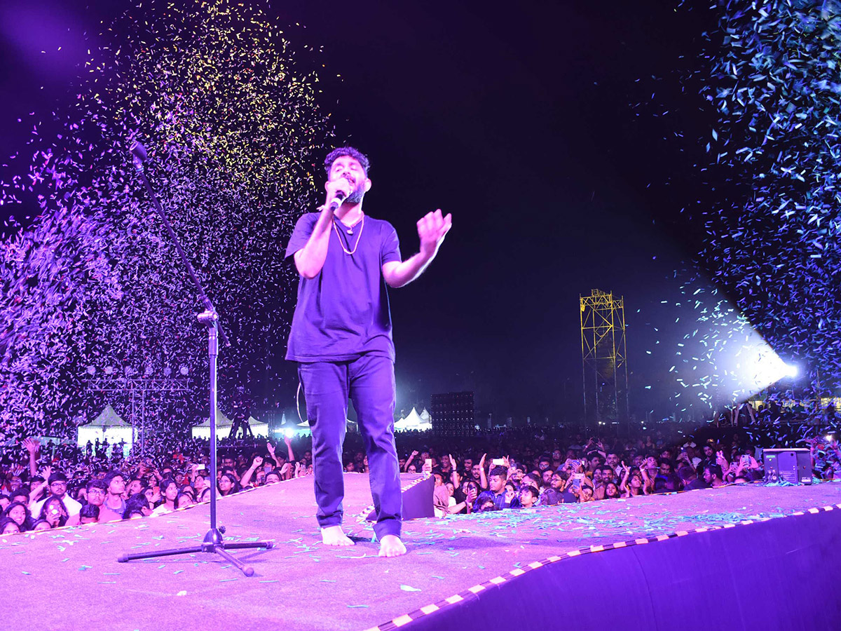 Singer Sid Sriram Performs LIVE at Gachibowli Stadium Photo Gallery - Sakshi1