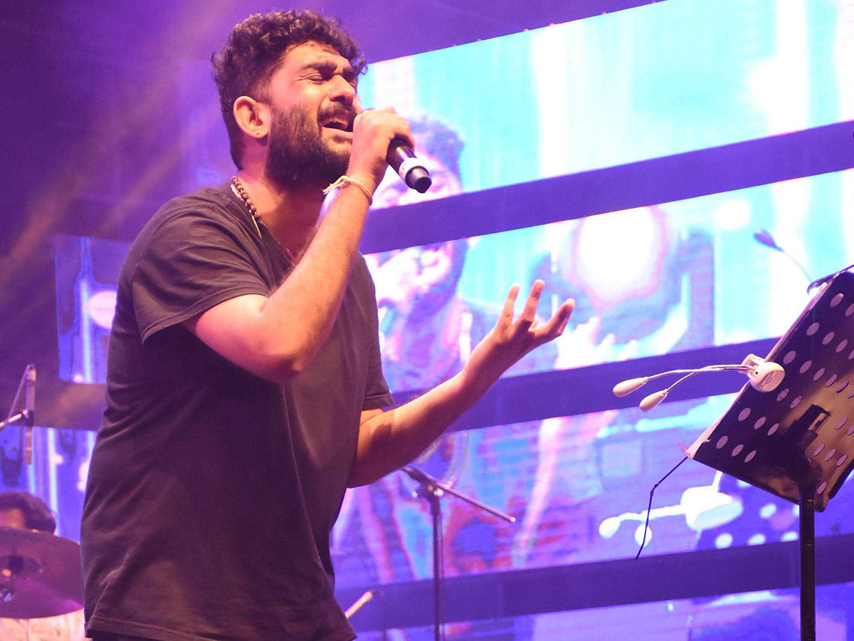 Singer Sid Sriram Performs LIVE at Gachibowli Stadium Photo Gallery - Sakshi12