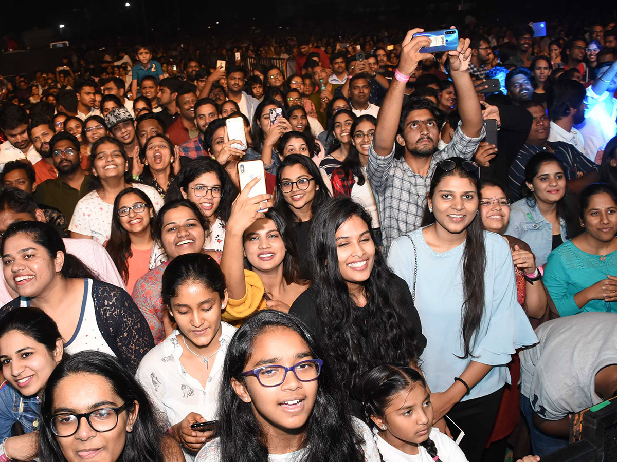 Singer Sid Sriram Performs LIVE at Gachibowli Stadium Photo Gallery - Sakshi13