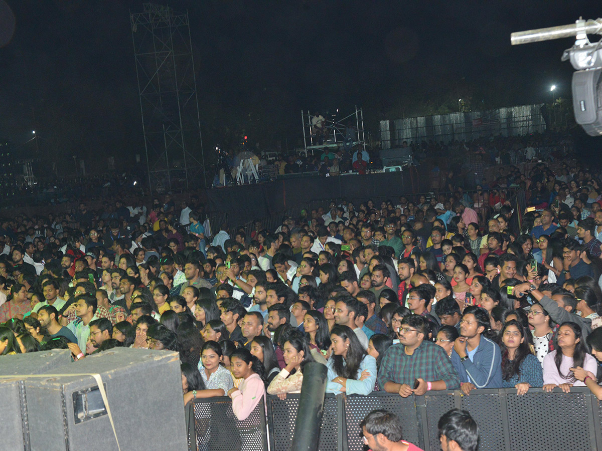 Singer Sid Sriram Performs LIVE at Gachibowli Stadium Photo Gallery - Sakshi15