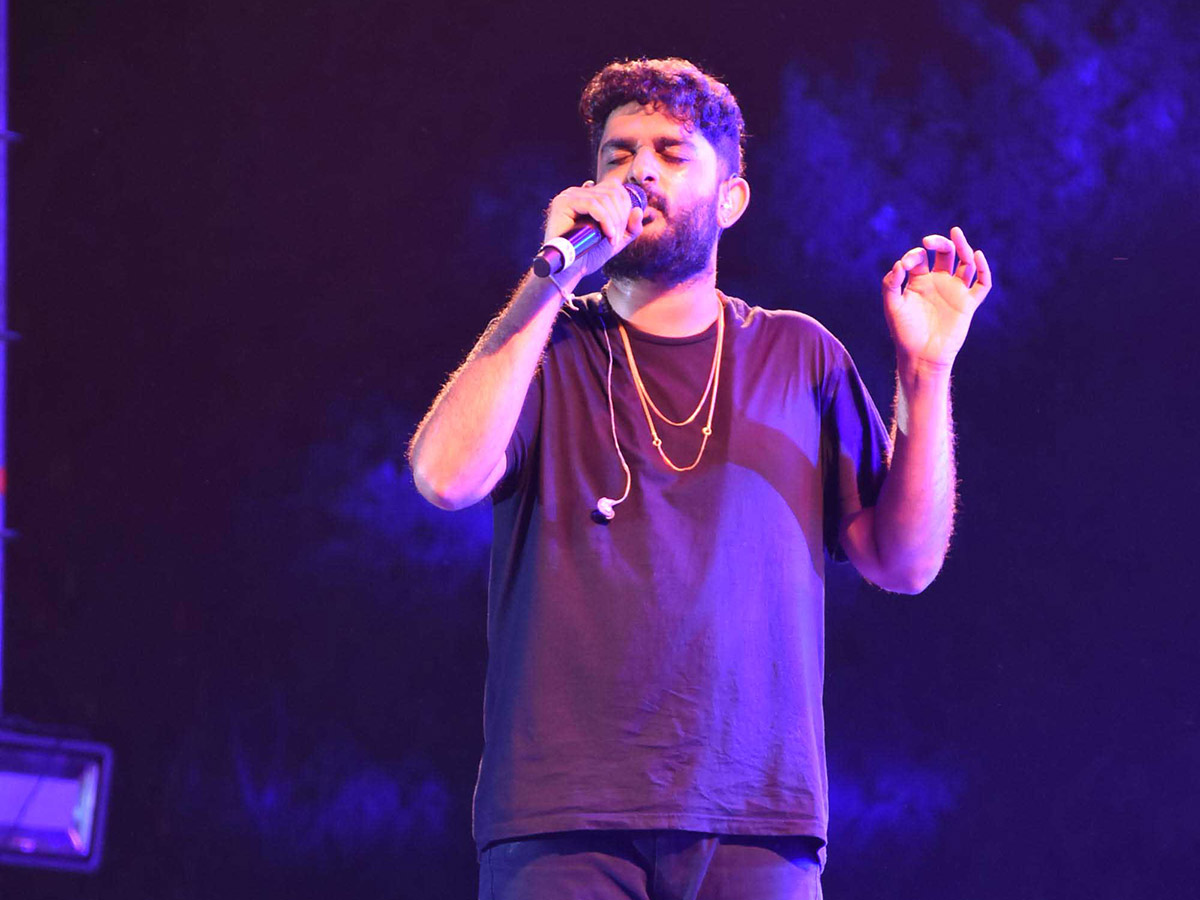 Singer Sid Sriram Performs LIVE at Gachibowli Stadium Photo Gallery - Sakshi22