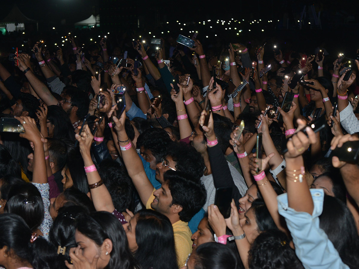 Singer Sid Sriram Performs LIVE at Gachibowli Stadium Photo Gallery - Sakshi25