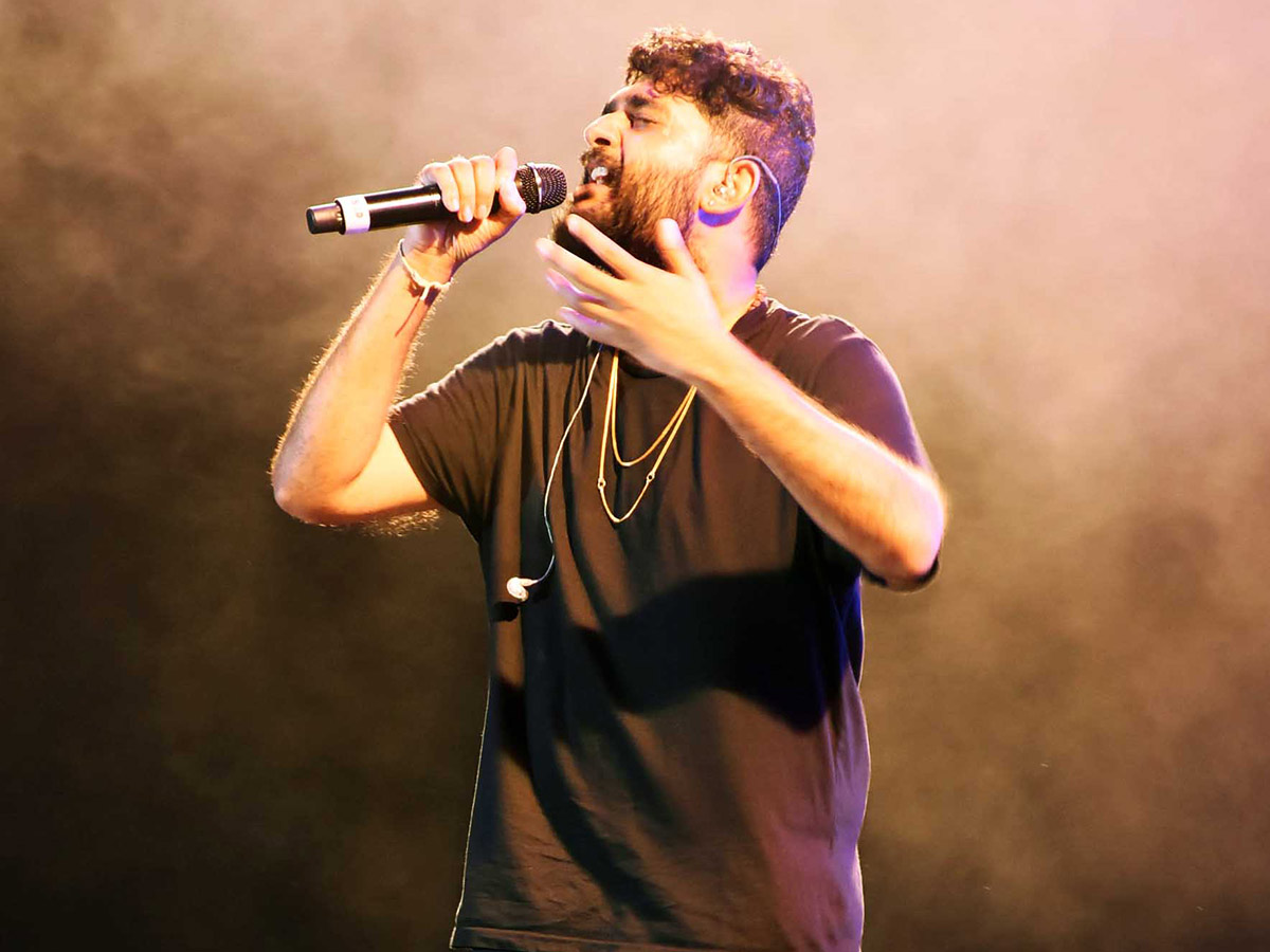 Singer Sid Sriram Performs LIVE at Gachibowli Stadium Photo Gallery - Sakshi8