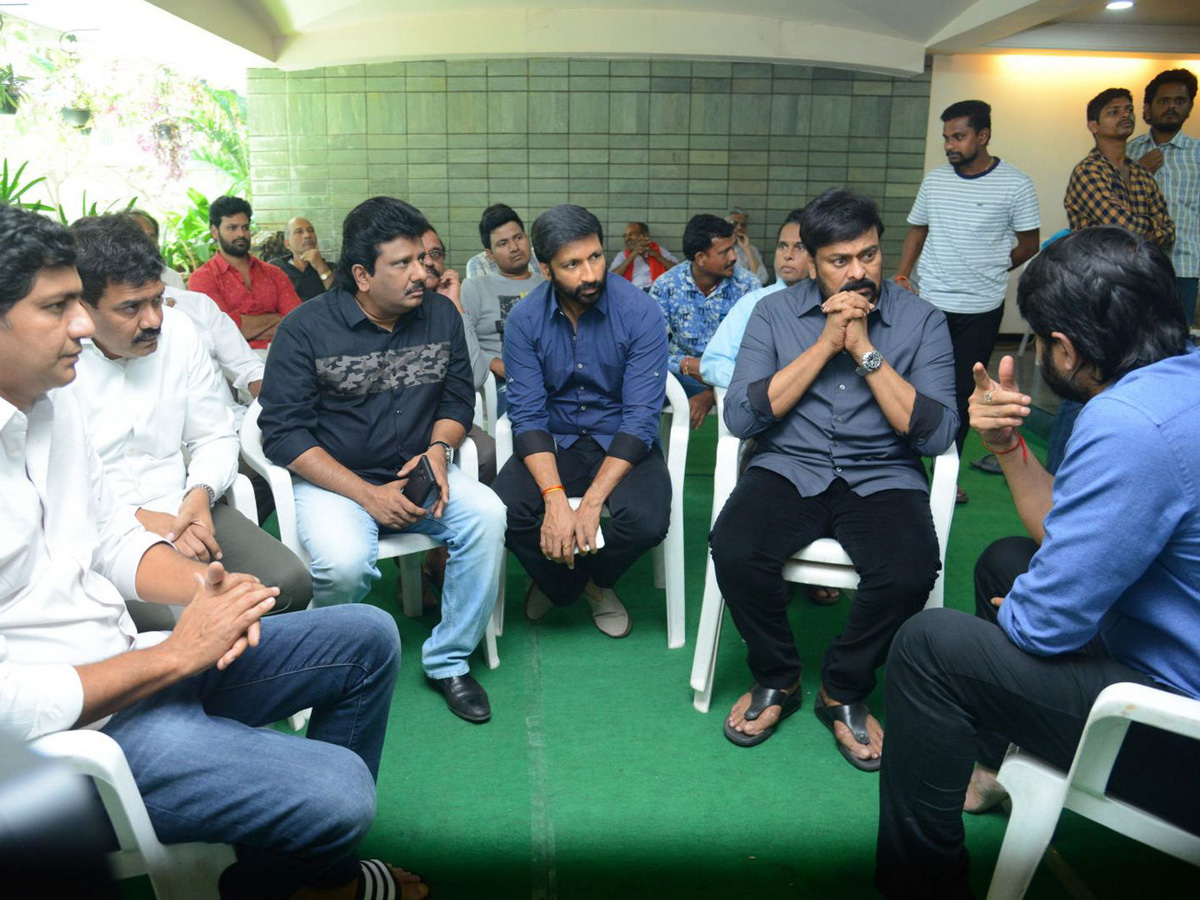 Chiranjeevi Consoles Actor Srikanth Photo Gallery - Sakshi11