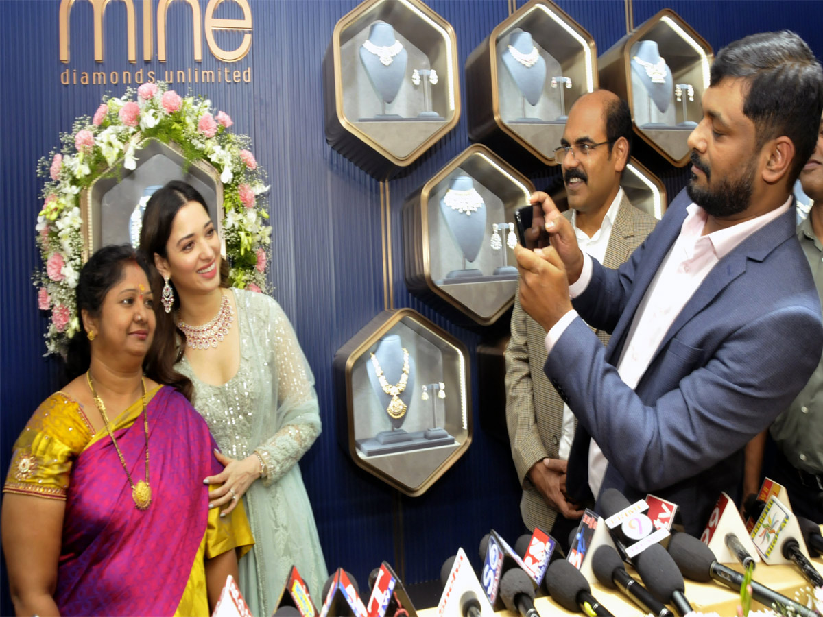 Nizamabad Malabar Gold Daimonds Grand Opening By Tamanna Bhatia - Sakshi15