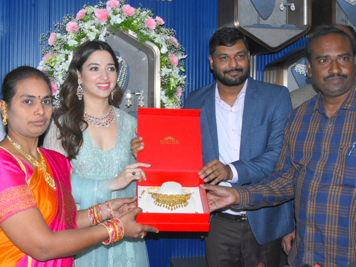 Nizamabad Malabar Gold Daimonds Grand Opening By Tamanna Bhatia - Sakshi4