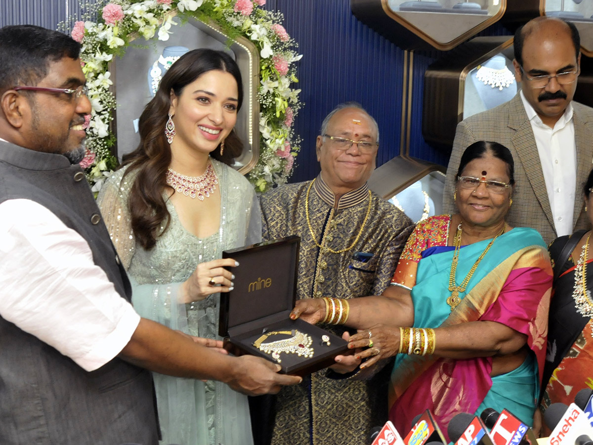 Nizamabad Malabar Gold Daimonds Grand Opening By Tamanna Bhatia - Sakshi6