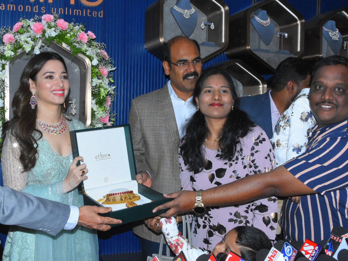 Nizamabad Malabar Gold Daimonds Grand Opening By Tamanna Bhatia - Sakshi7