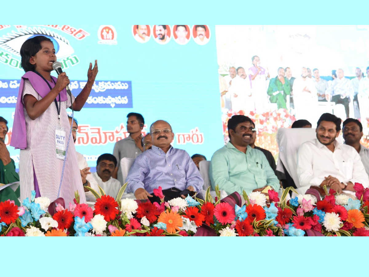 CM Jagan Launches 3rd Phase Of YSR Kanti Velugu At Kurnool - Sakshi11