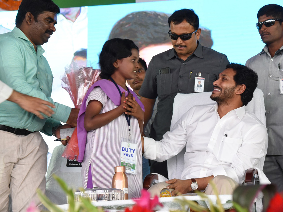 CM Jagan Launches 3rd Phase Of YSR Kanti Velugu At Kurnool - Sakshi12