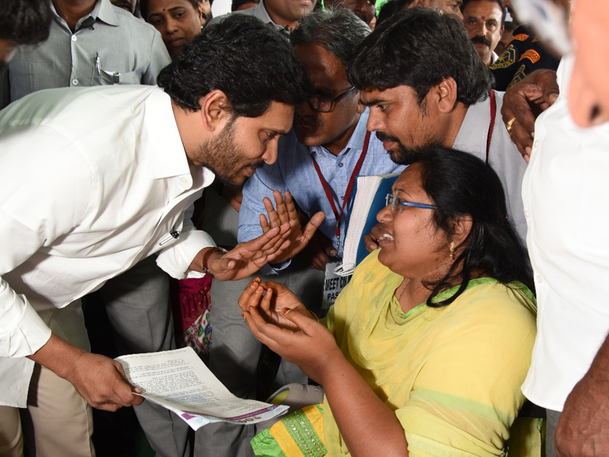 CM Jagan Launches 3rd Phase Of YSR Kanti Velugu At Kurnool - Sakshi15