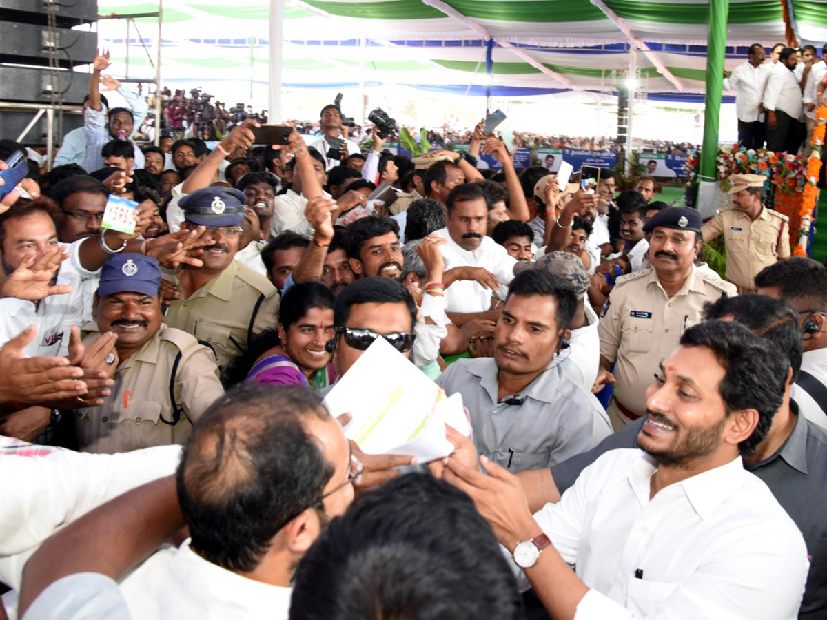 CM Jagan Launches 3rd Phase Of YSR Kanti Velugu At Kurnool - Sakshi17