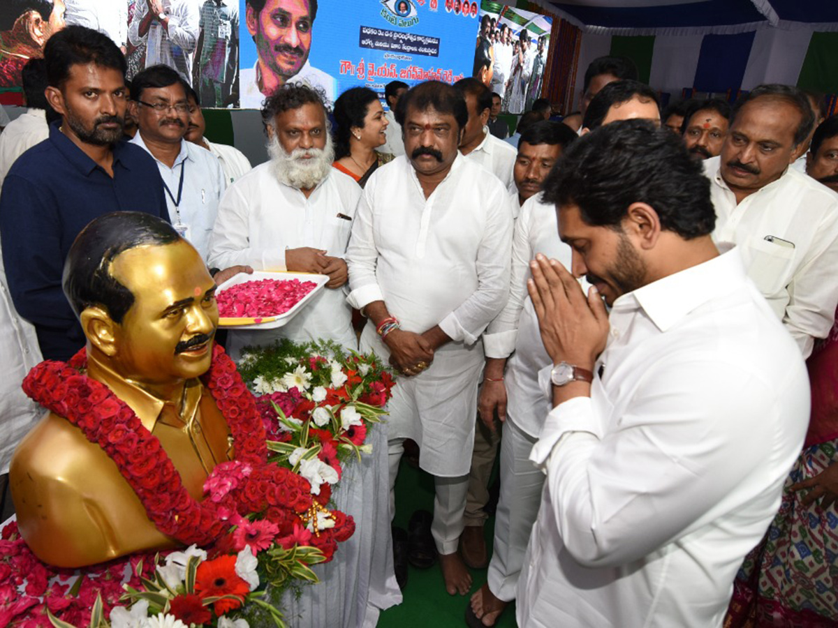 CM Jagan Launches 3rd Phase Of YSR Kanti Velugu At Kurnool - Sakshi2