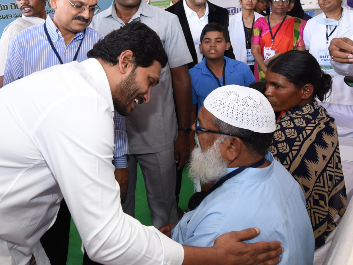 CM Jagan Launches 3rd Phase Of YSR Kanti Velugu At Kurnool - Sakshi4