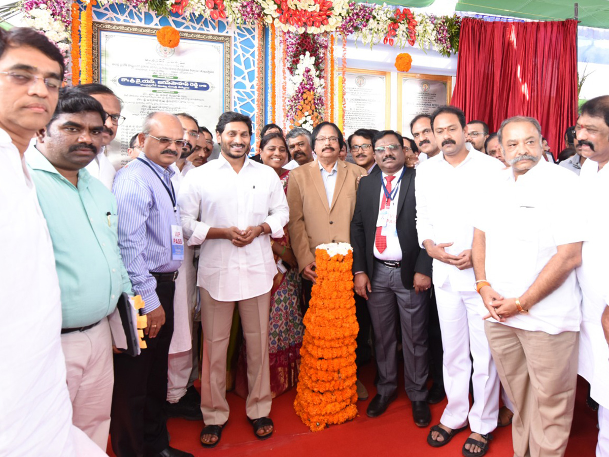 CM Jagan Launches 3rd Phase Of YSR Kanti Velugu At Kurnool - Sakshi41