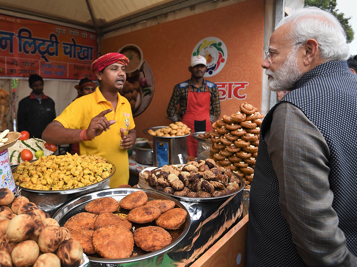 PM Narendra Modi Visits Artisans Fair Hunar Haat in New Delhi Photo Gallery - Sakshi11