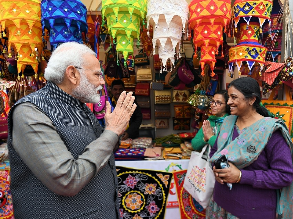 PM Narendra Modi Visits Artisans Fair Hunar Haat in New Delhi Photo Gallery - Sakshi15