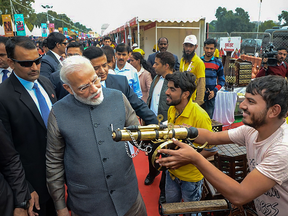 PM Narendra Modi Visits Artisans Fair Hunar Haat in New Delhi Photo Gallery - Sakshi5