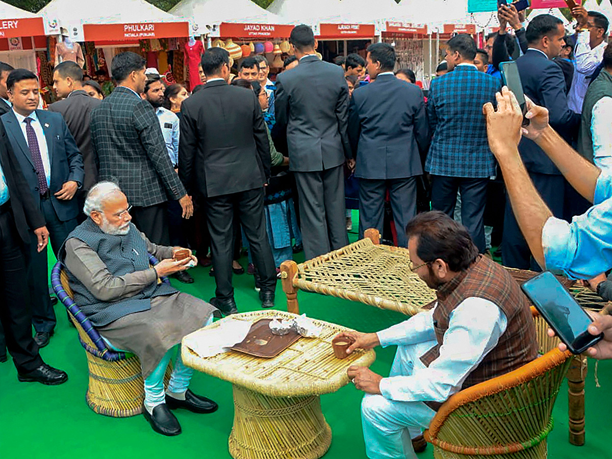 PM Narendra Modi Visits Artisans Fair Hunar Haat in New Delhi Photo Gallery - Sakshi6