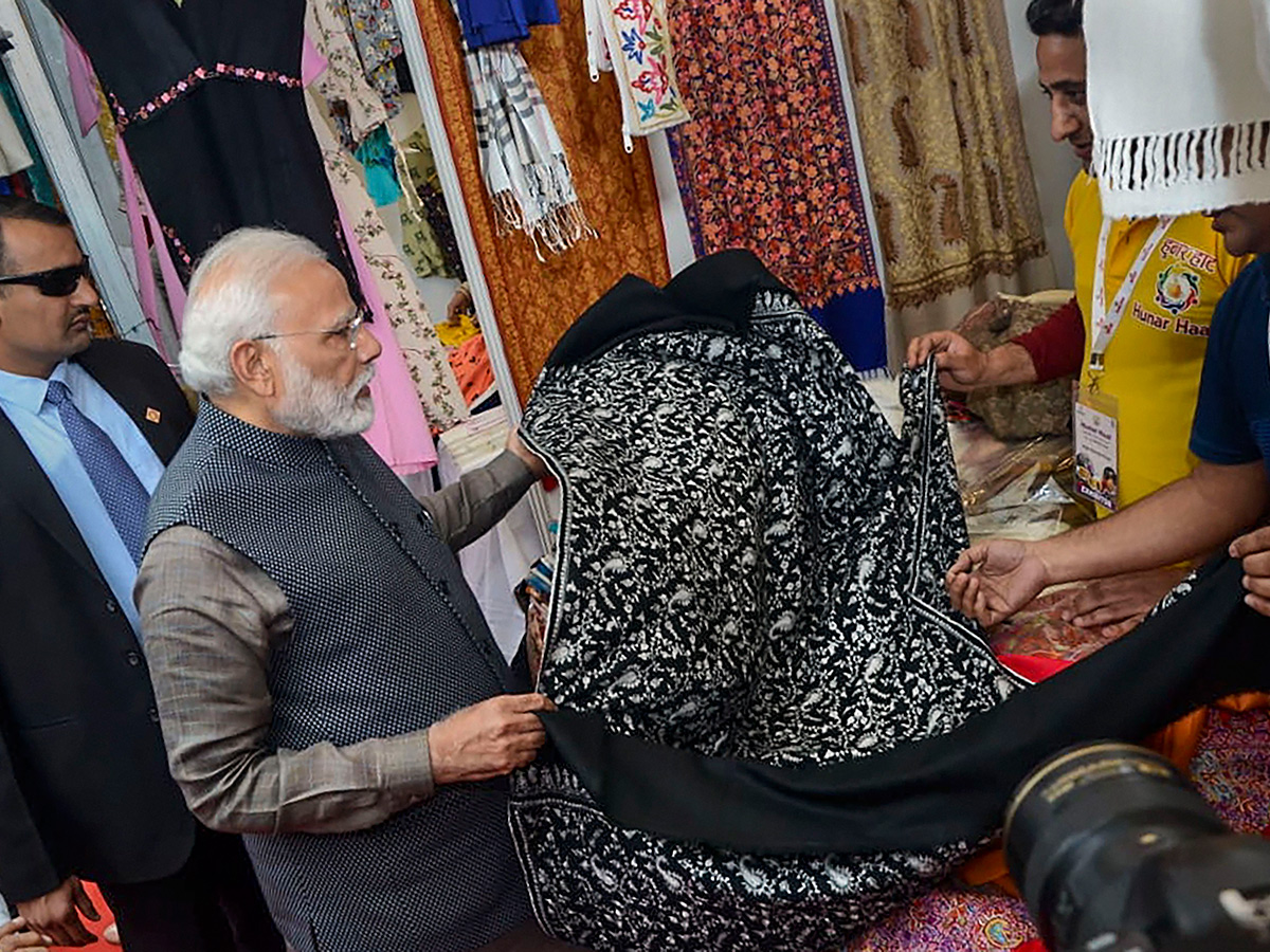 PM Narendra Modi Visits Artisans Fair Hunar Haat in New Delhi Photo Gallery - Sakshi8