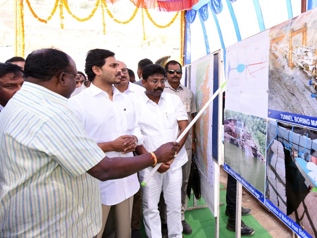 CM Jagan Inspects Veligonda Project at Prakasam Photo Gallery - Sakshi22