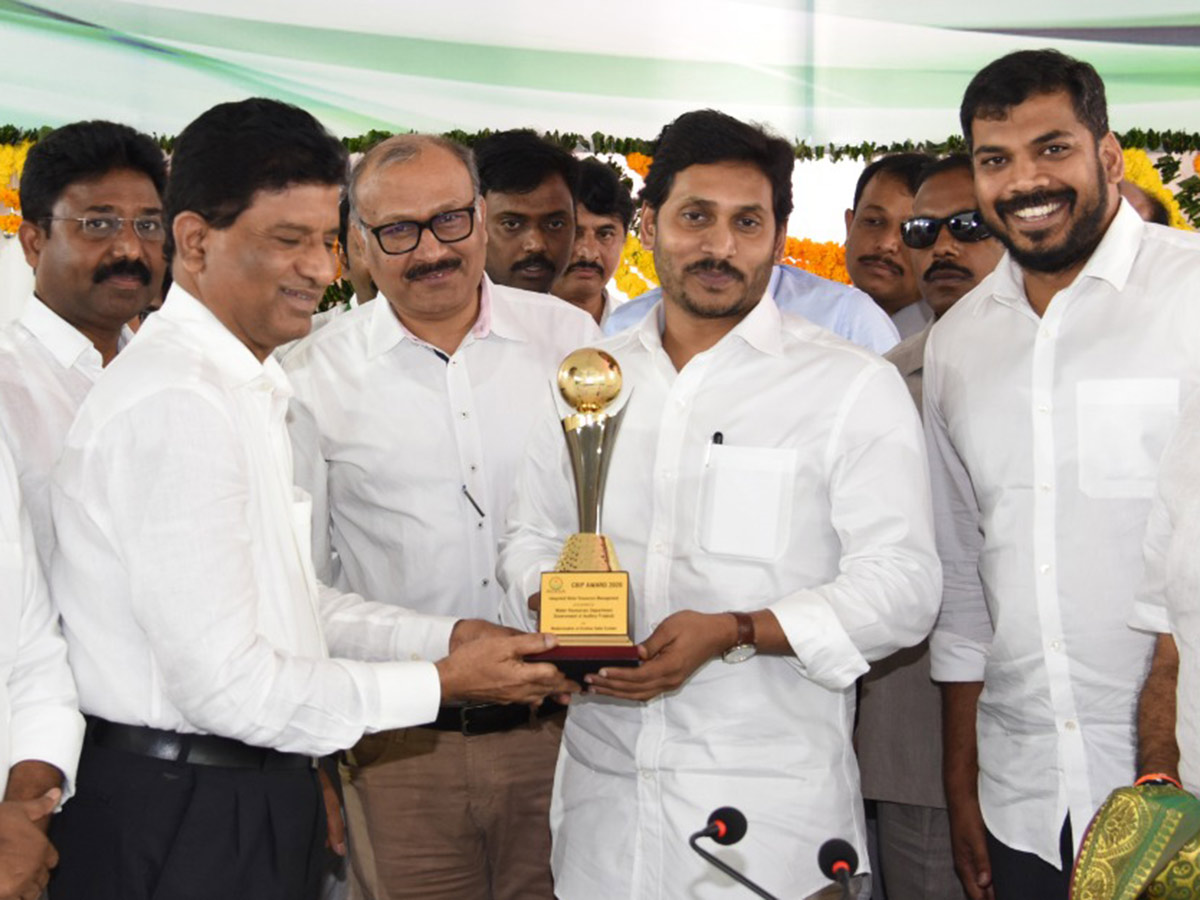 CM Jagan Inspects Veligonda Project at Prakasam Photo Gallery - Sakshi26