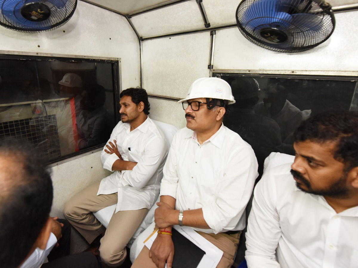 CM Jagan Inspects Veligonda Project at Prakasam Photo Gallery - Sakshi28