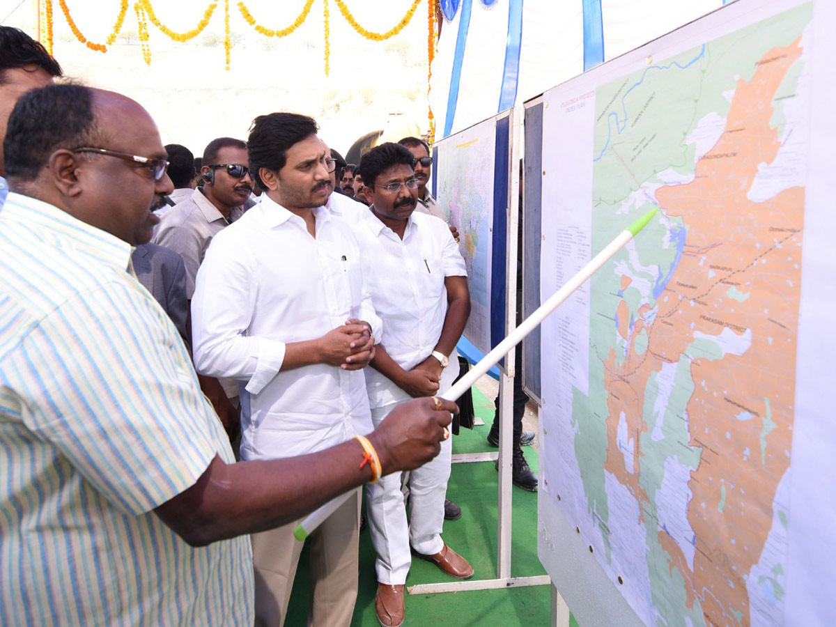 CM Jagan Inspects Veligonda Project at Prakasam Photo Gallery - Sakshi33