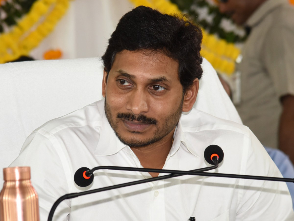 CM Jagan Inspects Veligonda Project at Prakasam Photo Gallery - Sakshi9