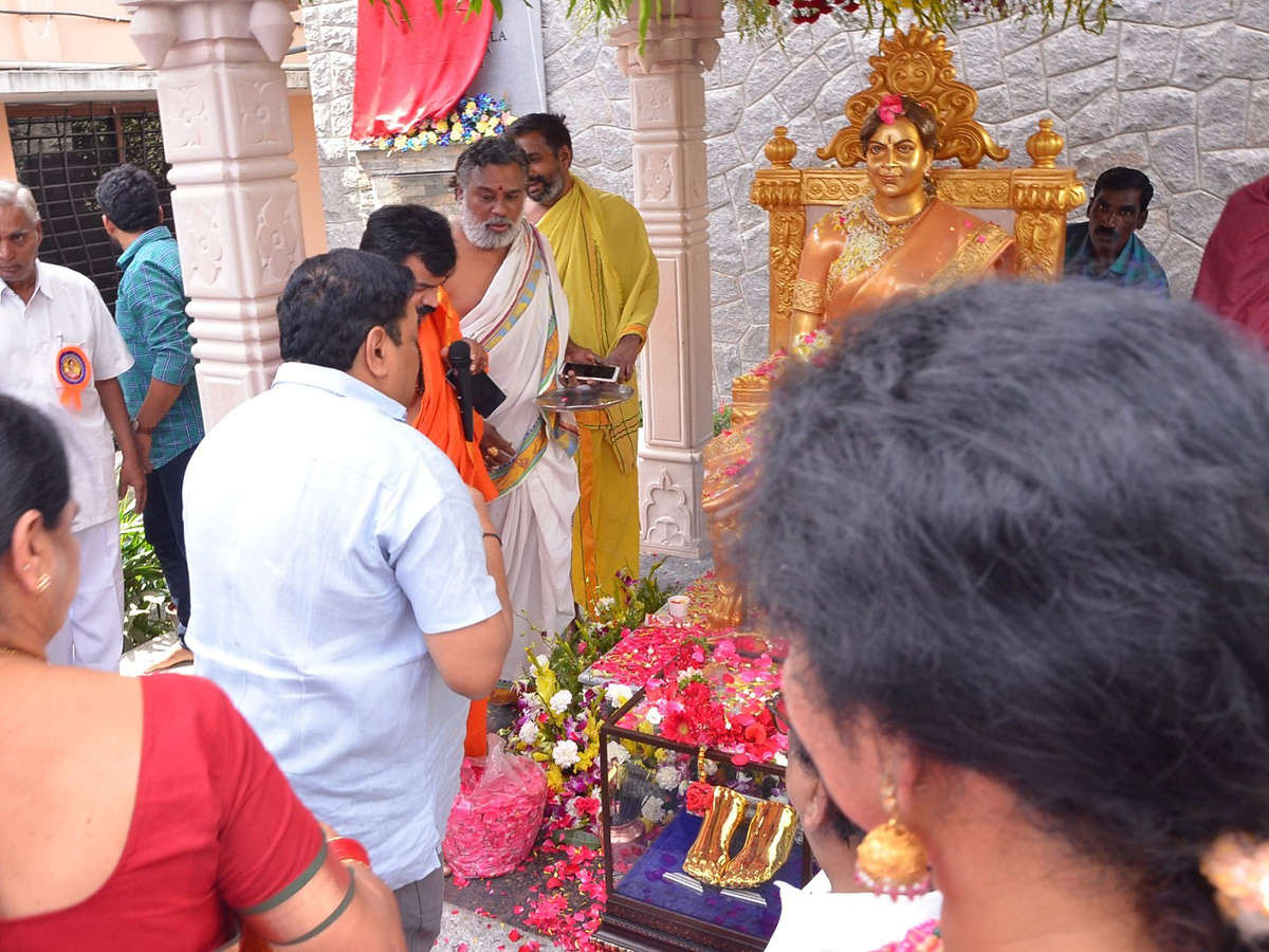 Mahesh babu and Krishna Inaugurates Vijaya Nirmala Statue Photo Gallery - Sakshi30