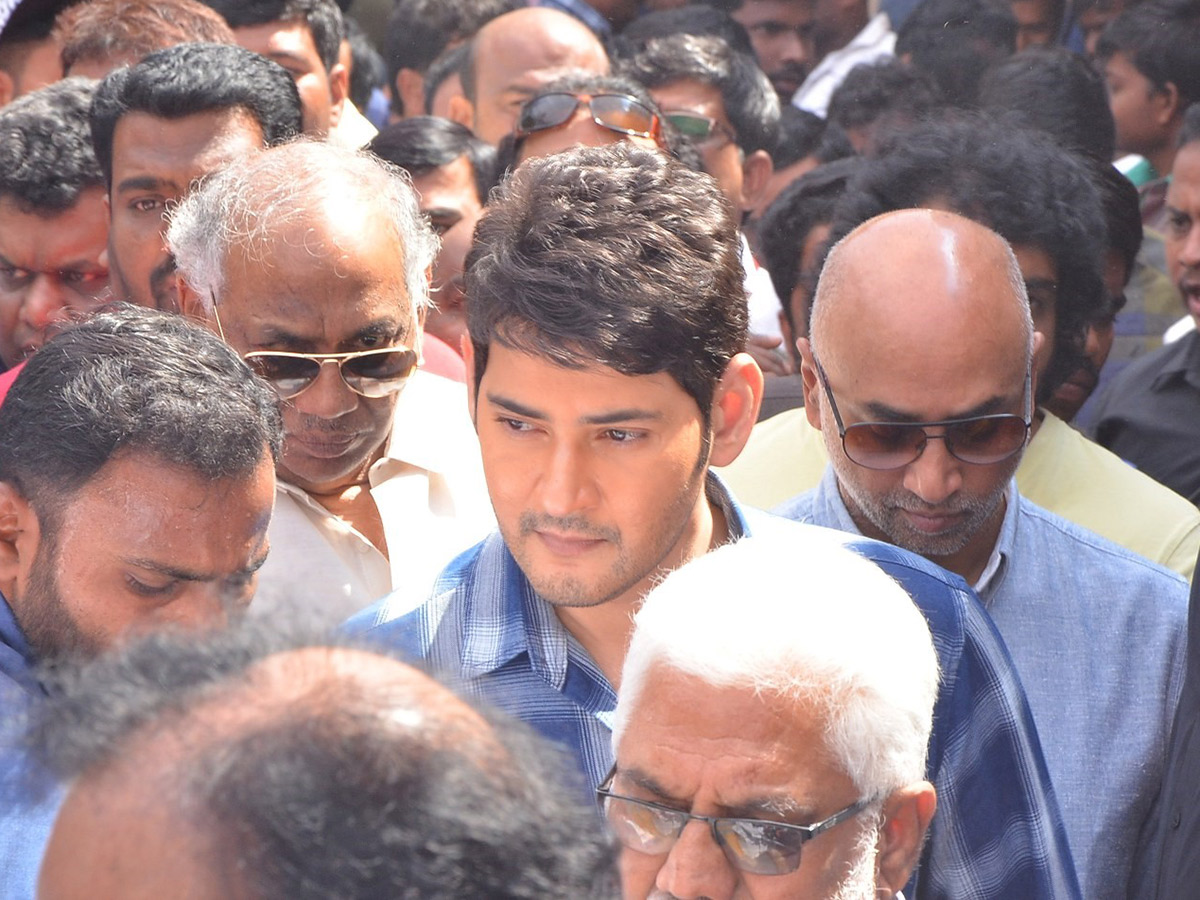 Mahesh babu and Krishna Inaugurates Vijaya Nirmala Statue Photo Gallery - Sakshi39