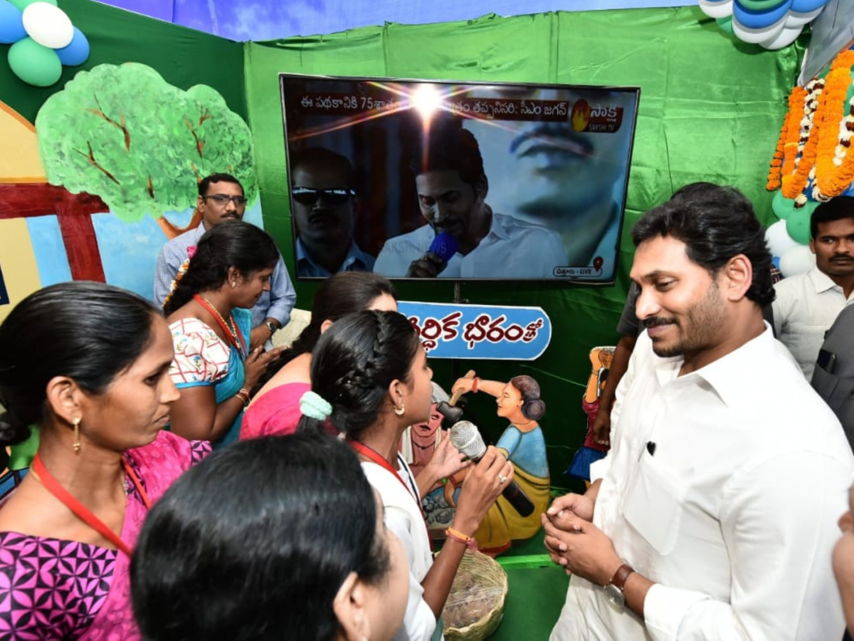  Andhra CM launches Vasathi Deevena scheme Photo Gallery - Sakshi3