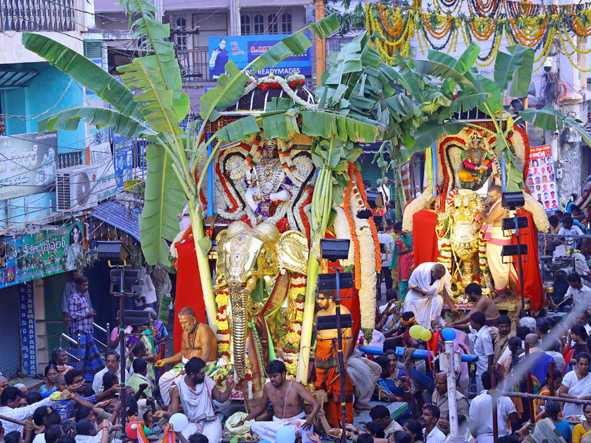 Maha Shivaratri Brahmotsavam Celebrations at Sri Kalahasti Temple Photo Gallery - Sakshi2