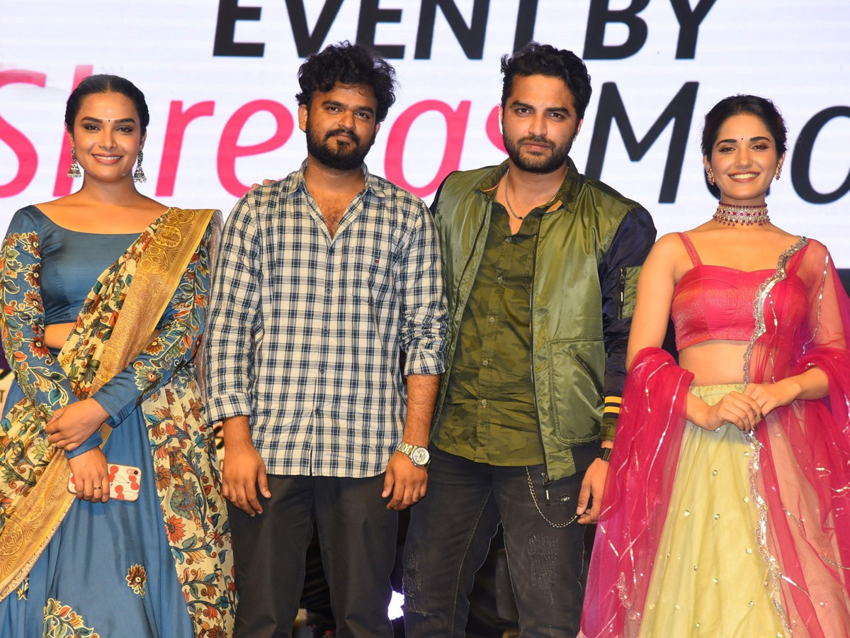 Hit Movie Pre Release Event in Vizag Photo Gallery - Sakshi1