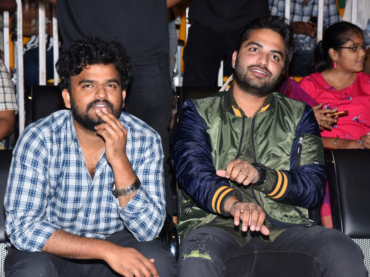 Hit Movie Pre Release Event in Vizag Photo Gallery - Sakshi10