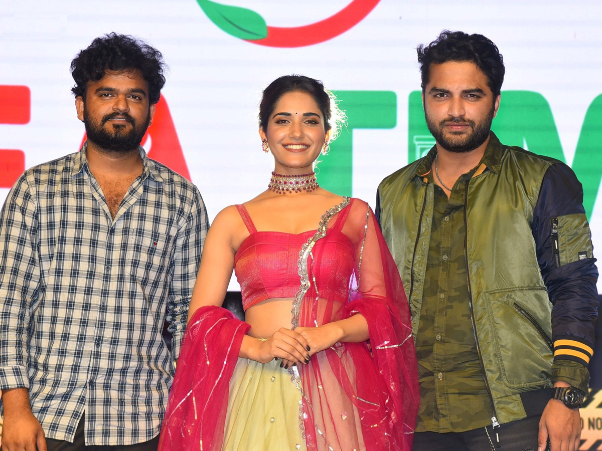 Hit Movie Pre Release Event in Vizag Photo Gallery - Sakshi2