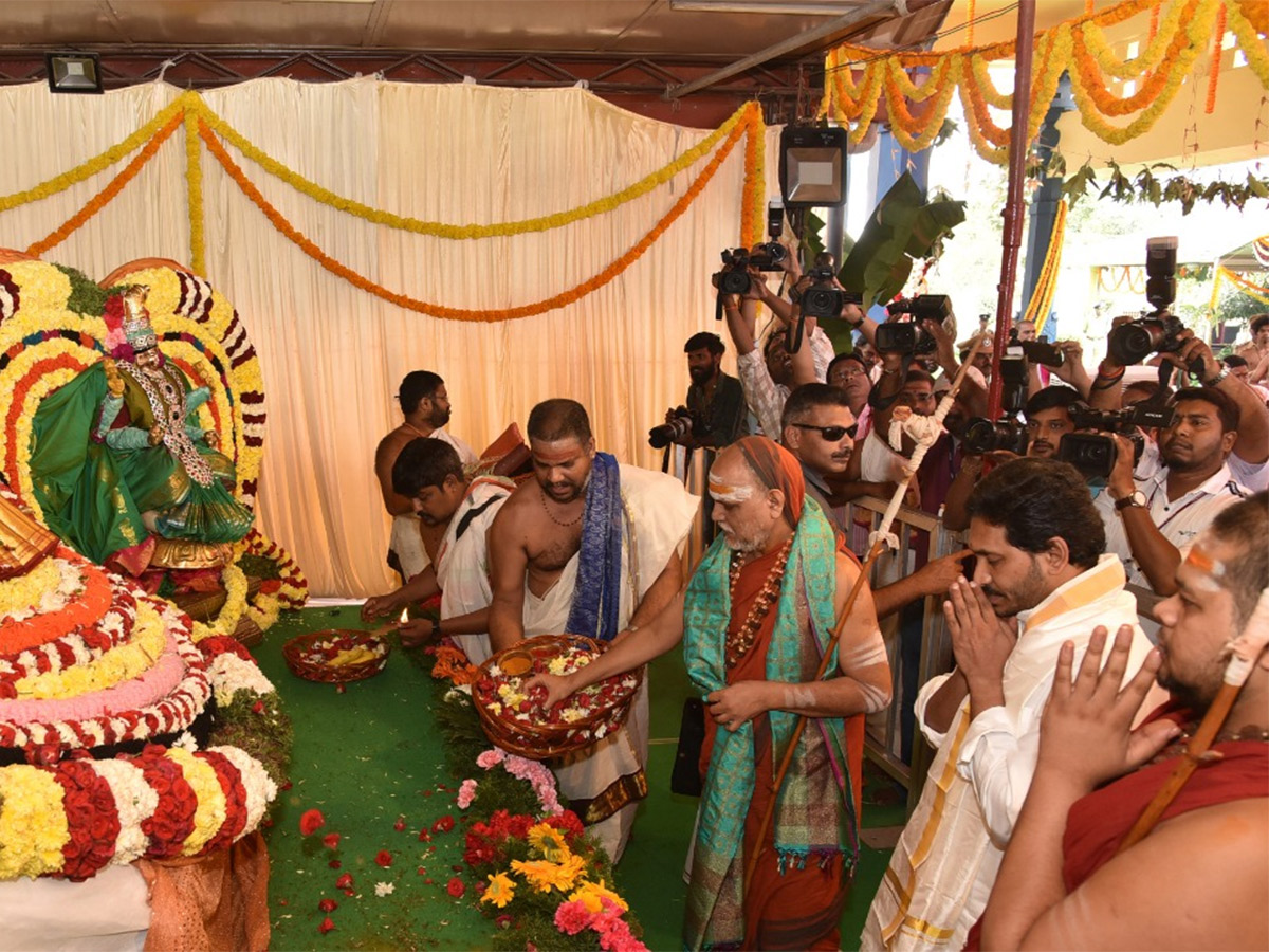 Ys Jagan Visits Visakhapatnam Sri Sharada Peetham Photo Gallery - Sakshi22