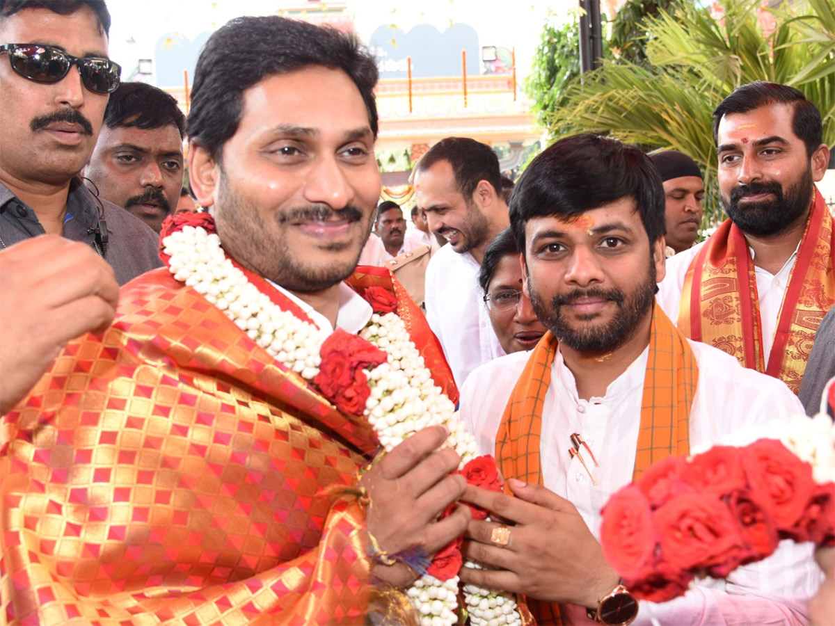 Ys Jagan Visits Visakhapatnam Sri Sharada Peetham Photo Gallery - Sakshi23