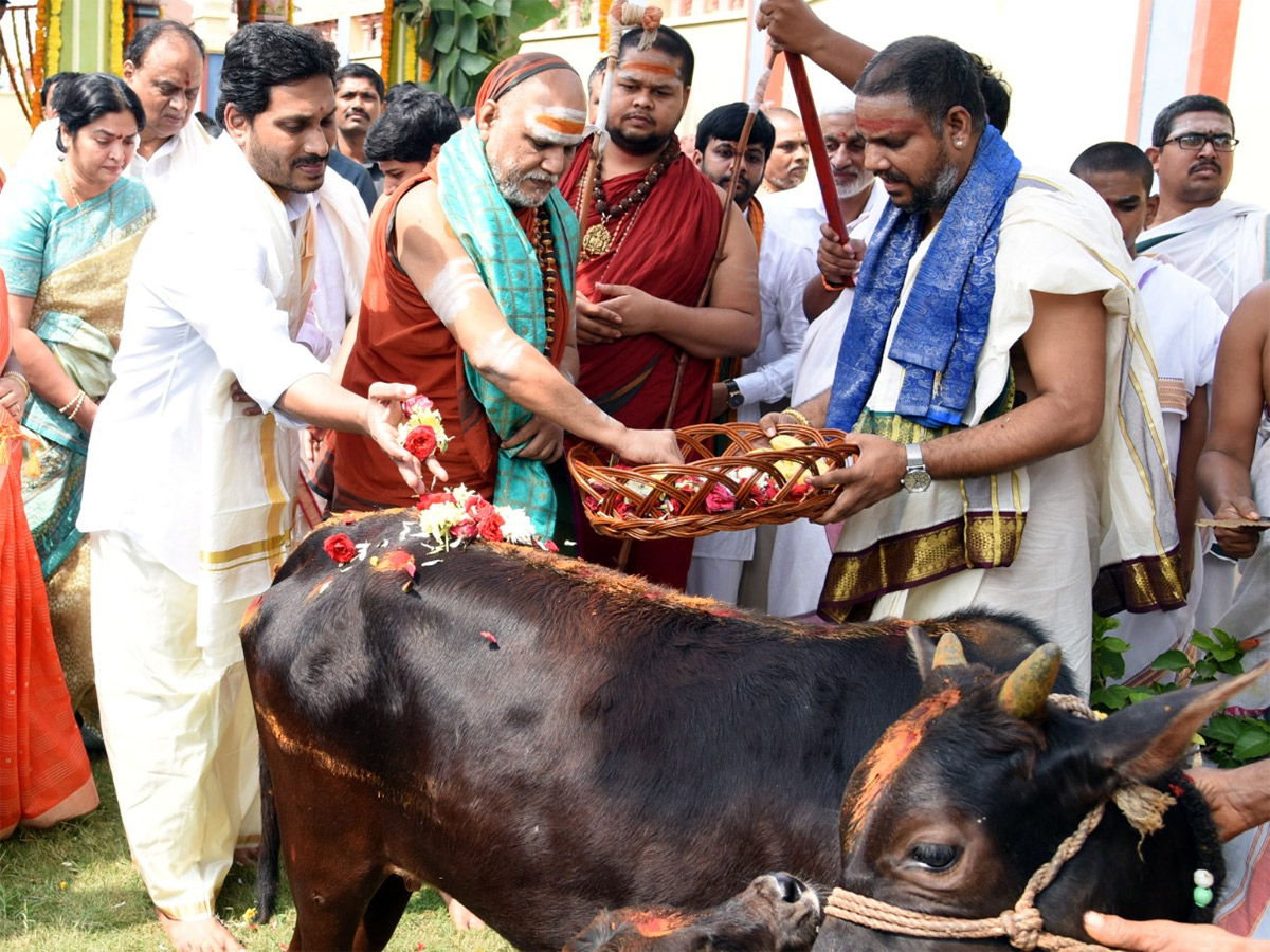 Ys Jagan Visits Visakhapatnam Sri Sharada Peetham Photo Gallery - Sakshi26