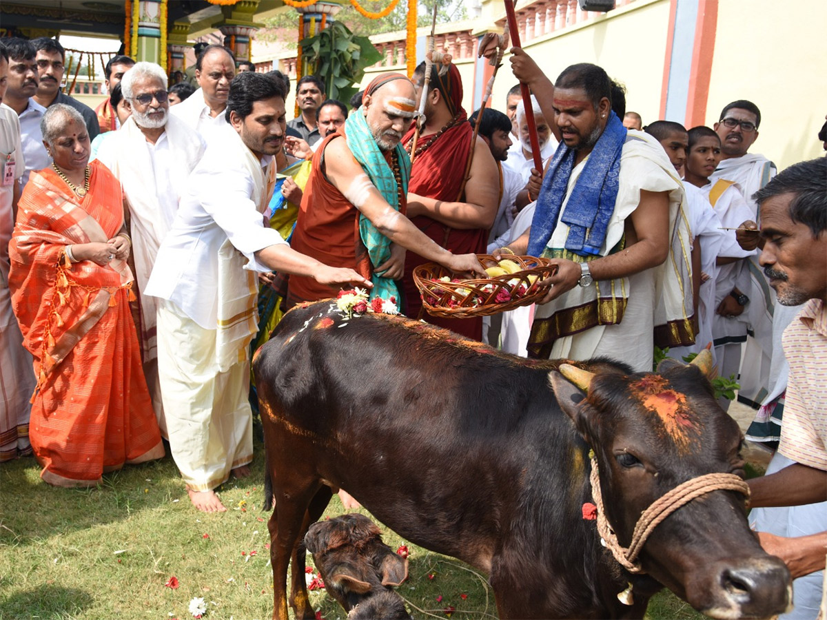 Ys Jagan Visits Visakhapatnam Sri Sharada Peetham Photo Gallery - Sakshi30