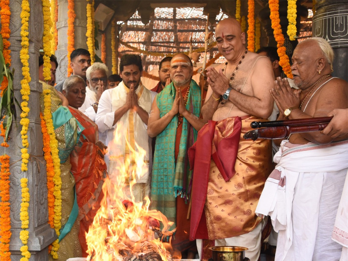 Ys Jagan Visits Visakhapatnam Sri Sharada Peetham Photo Gallery - Sakshi34