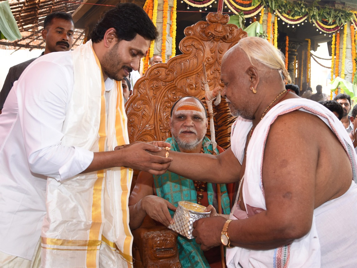 Ys Jagan Visits Visakhapatnam Sri Sharada Peetham Photo Gallery - Sakshi36