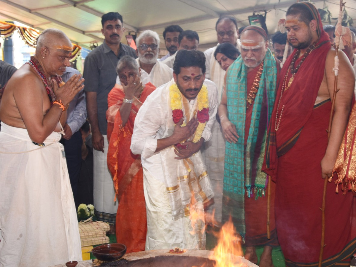 Ys Jagan Visits Visakhapatnam Sri Sharada Peetham Photo Gallery - Sakshi40