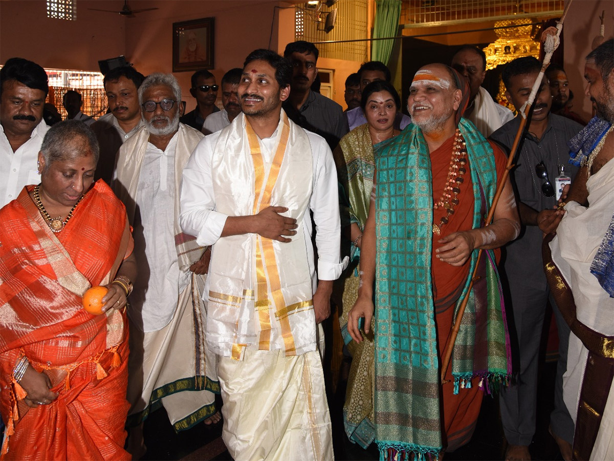 Ys Jagan Visits Visakhapatnam Sri Sharada Peetham Photo Gallery - Sakshi44