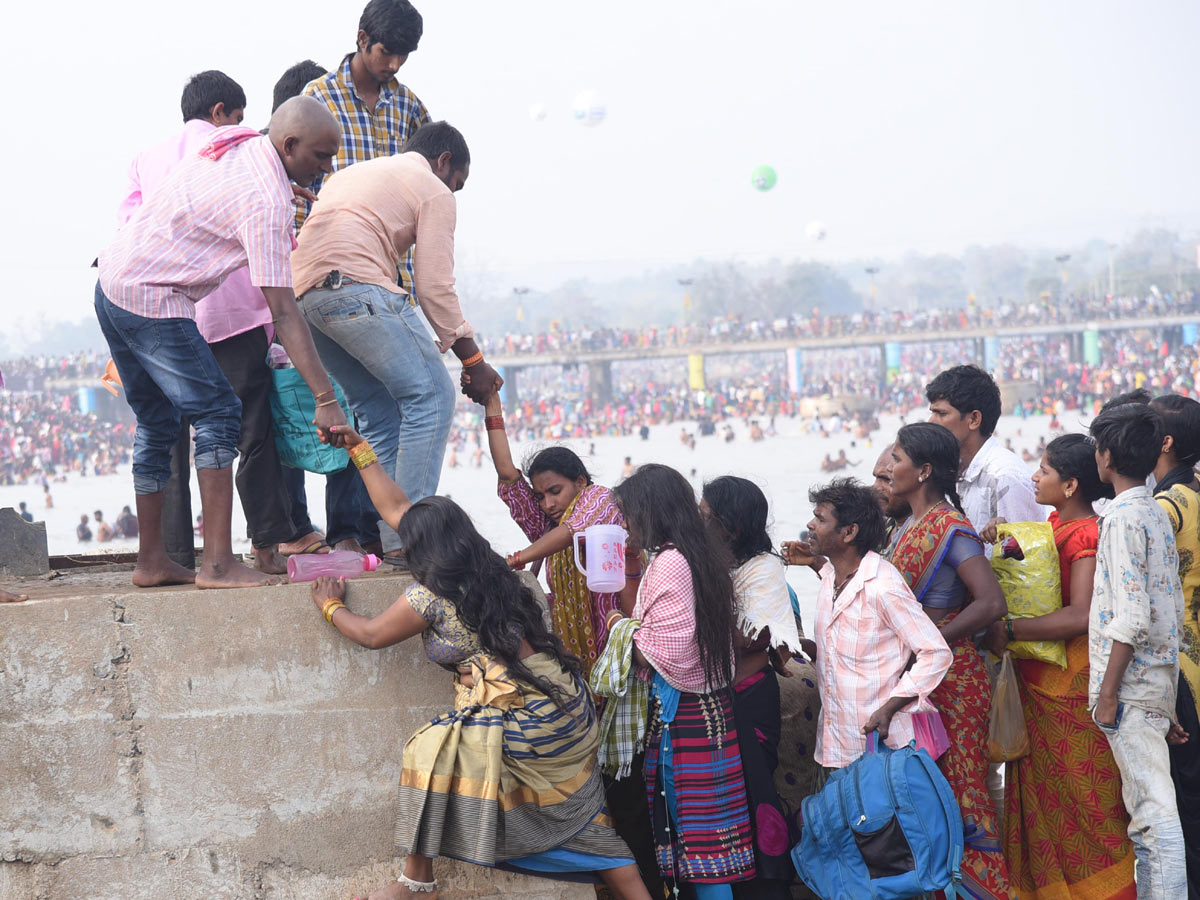 Medaram Jatara 2020 Photo Gallery - Sakshi42